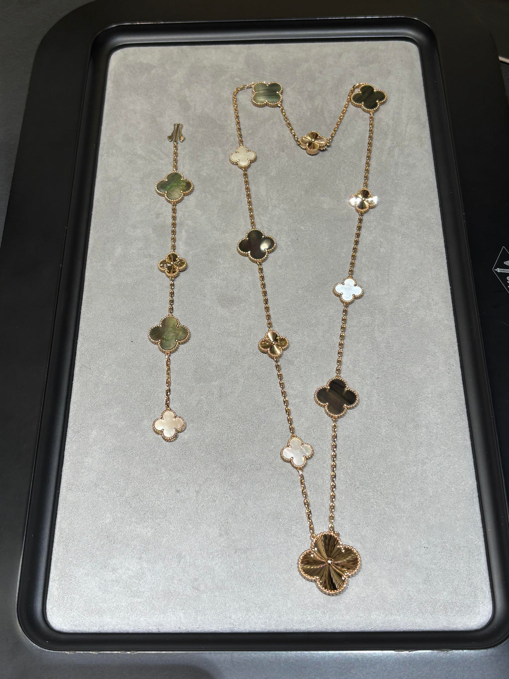 [??Loco?¡¥] 25 NEW CLOVER 15 MOTIFS GRAY MOTHER-OF-PEARL