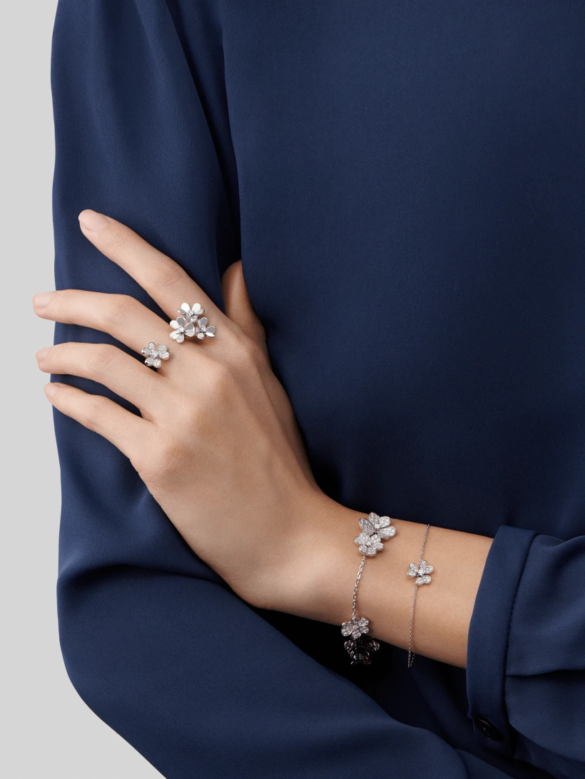 ??Loco?¡¥FRIVOLE SILVER FLOWER DIAMOND BRACELET