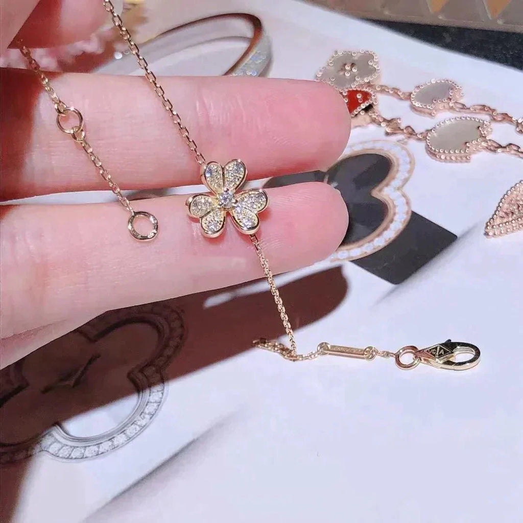 ??Loco?¡¥FRIVOLE GOLD FLOWER DIAMOND BRACELET