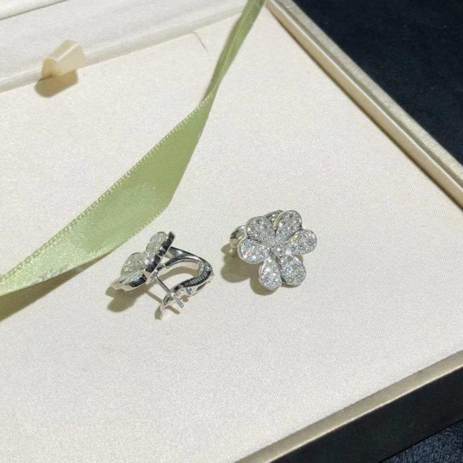 ??Loco?¡¥FRIVOLE SILVER FLOWER DIAMOND EARRINGS