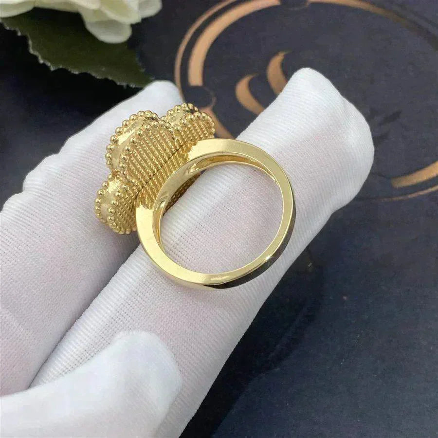 ??Loco?¡¥CLOVER WHITE MOP RING