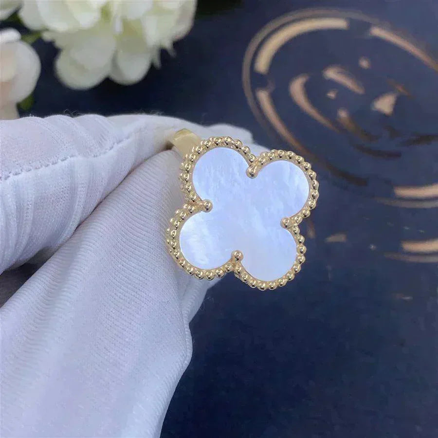 ??Loco?¡¥CLOVER WHITE MOP RING