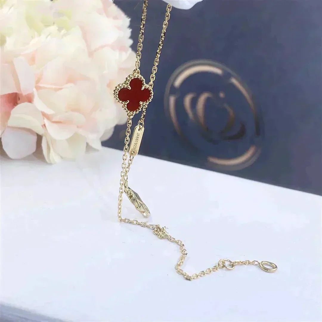 ??Loco?¡¥CLOVER  CARNELIAN SINGLE FLOWER BRACELET