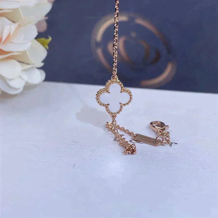 ??Loco?¡¥CLOVER WHITE MOP SINGLE FLOWER BRACELET