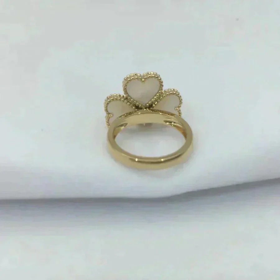 ??Loco?¡¥SWEET CLOVER WHITE MOP RING