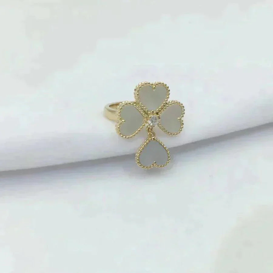 ??Loco?¡¥SWEET CLOVER WHITE MOP RING