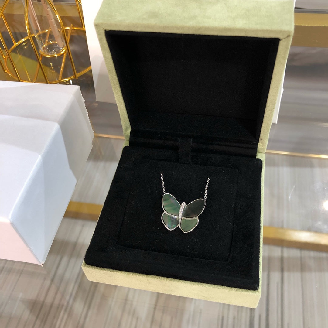 ??Loco?¡¥LARGE BUTTERFLY SILVER PENDANT DIAMOND NECKLACE
