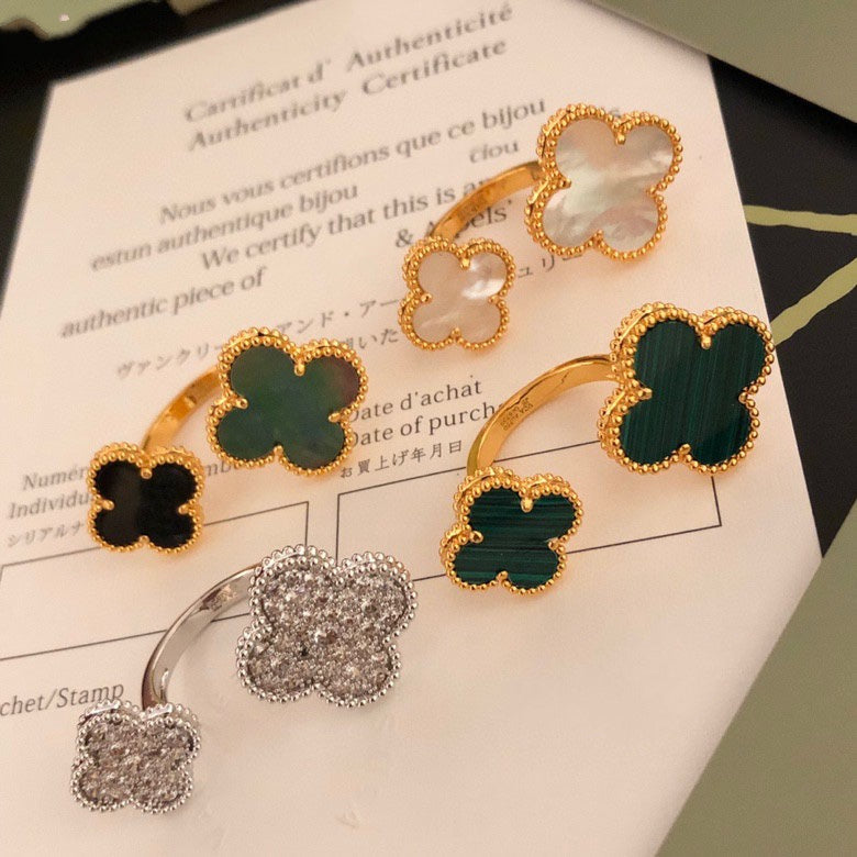 ??Loco?¡¥CLOVER BETWEEN THE FINGER RING