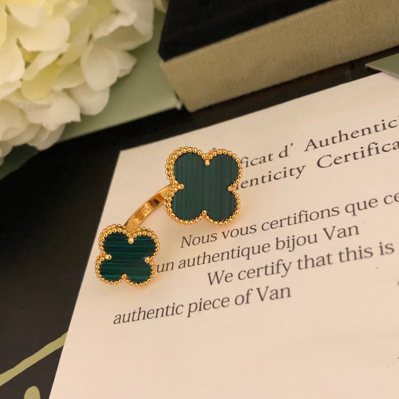 [moco jewelrys]CLOVER BETWEEN THE FINGER RING