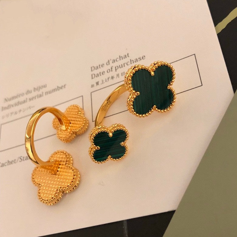 [moco jewelrys]CLOVER BETWEEN THE FINGER RING