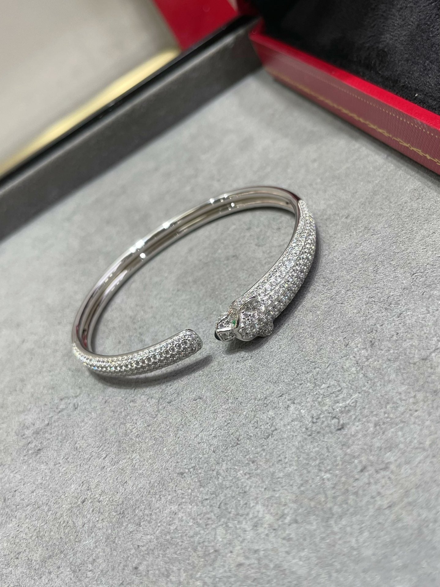??Loco?¡¥PANTHERE FULL DIAMOND OPEN BRACELET