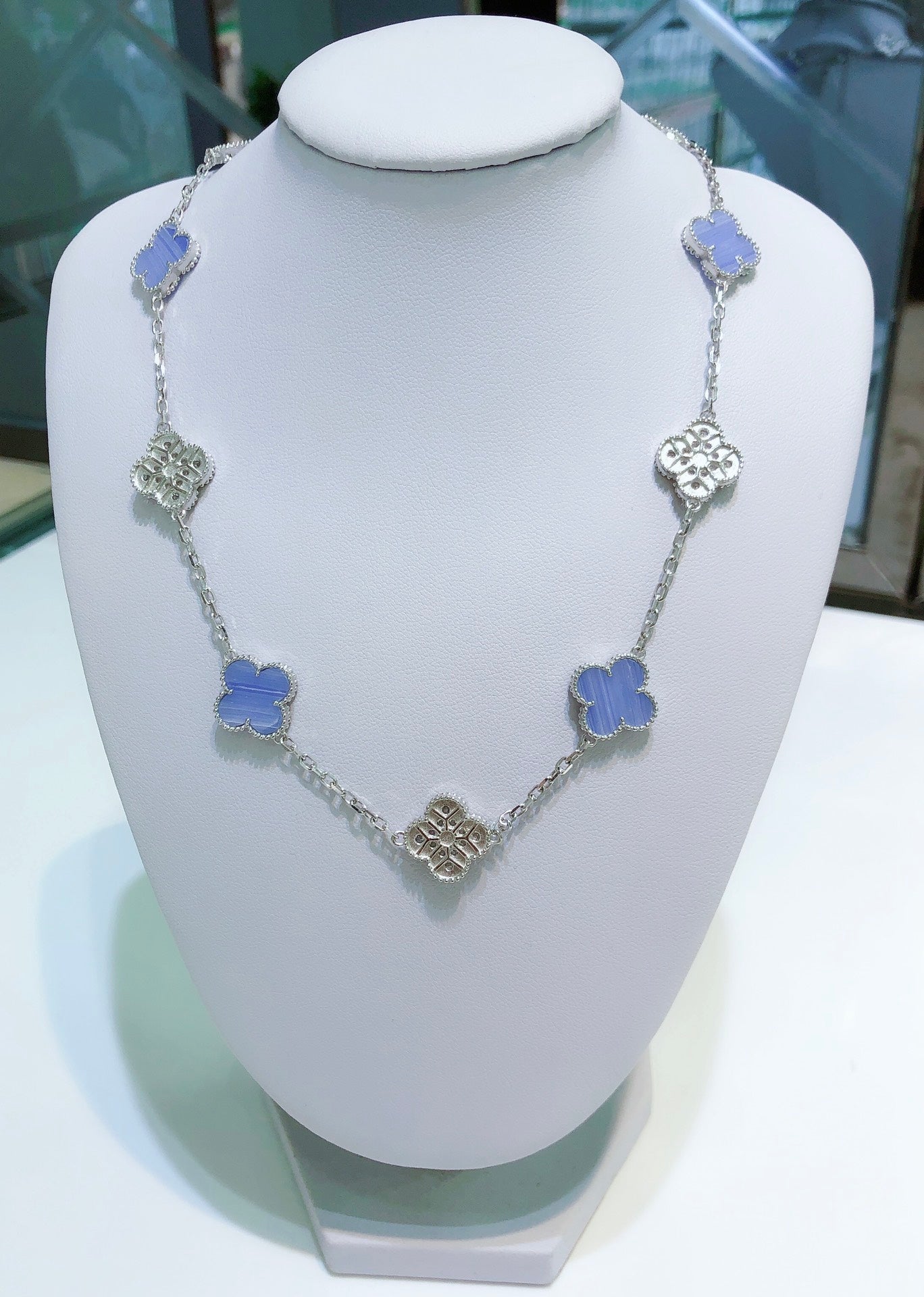 ??Loco?¡¥CLOVER 10 MOTIFS CHALCEDONY DIAMONDS SILVER NECKLACE