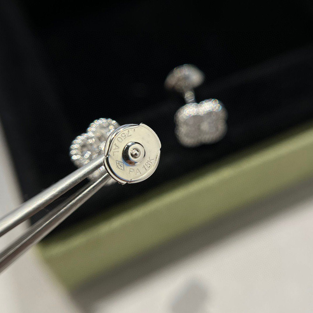 ??Loco?¡¥CLOVER MINI DIAMOND STUD EARRINGS