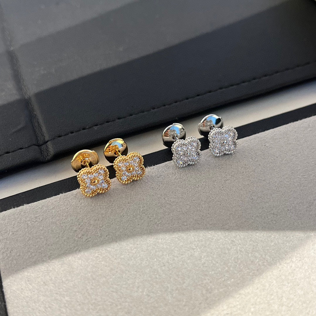 ??Loco?¡¥CLOVER MINI DIAMOND STUD EARRINGS