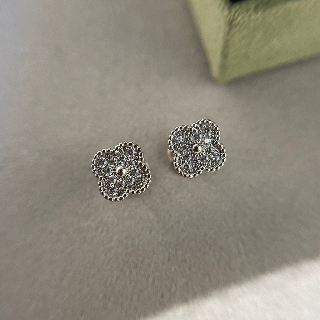 ??Loco?¡¥CLOVER MINI DIAMOND STUD EARRINGS