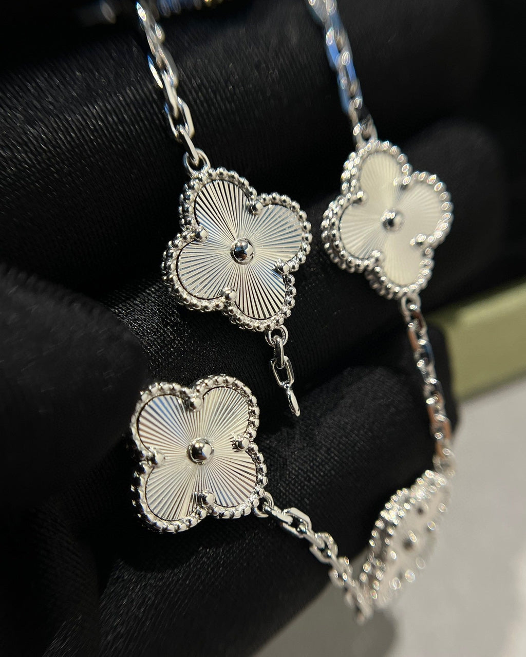 [Loco]New  CLOVER 5 MOTIF LASER BRACELET COLLECTION